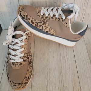 50% OFF SALE-GYPSY JAZZ/ VERY G- RUNNER TAUPE LEOPARD SNEAKERS